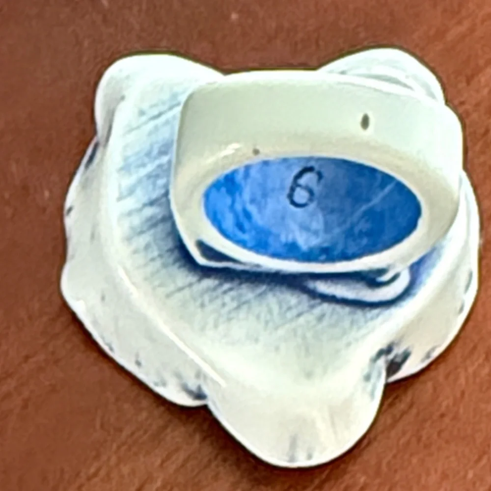 Unbranded woman’s large denim and powder Blue Rose Flower Ring Size 6